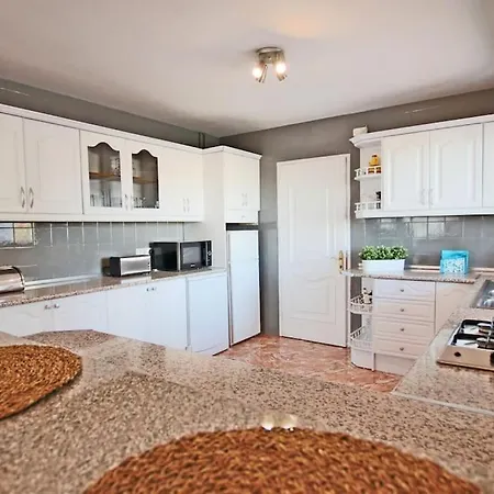 Ayma Shabilla Villa